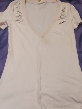 Hollister Off White V-Neck Short Sleeve Tee with Shoulder Cutouts